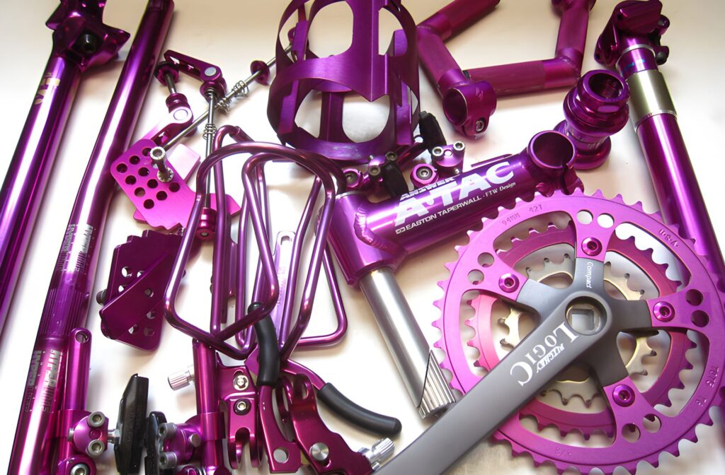 fialově anodizované MTB díly